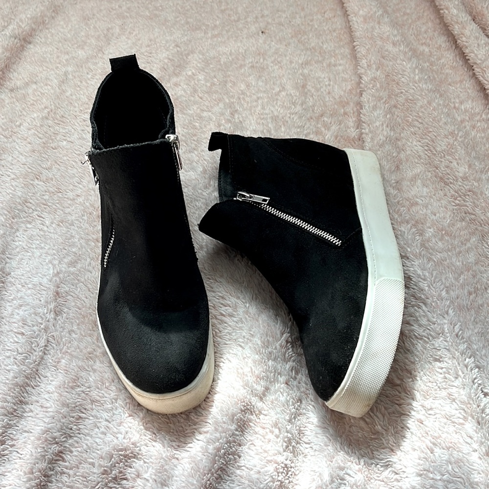 Black shoes, from SODA